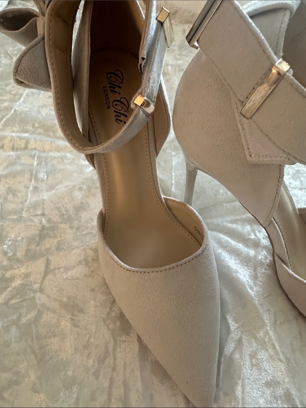 NWOT Never Worn Chi Chi London Cream Pointed Toe Ankle Strap Stiletto Heels